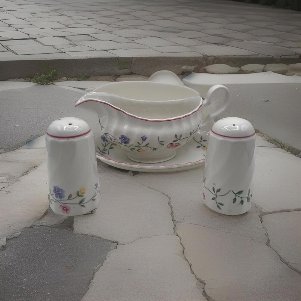 Johnson Brothers Summer Chintz  Salt & Pepper, Gravy boat And Under plate. Vtg